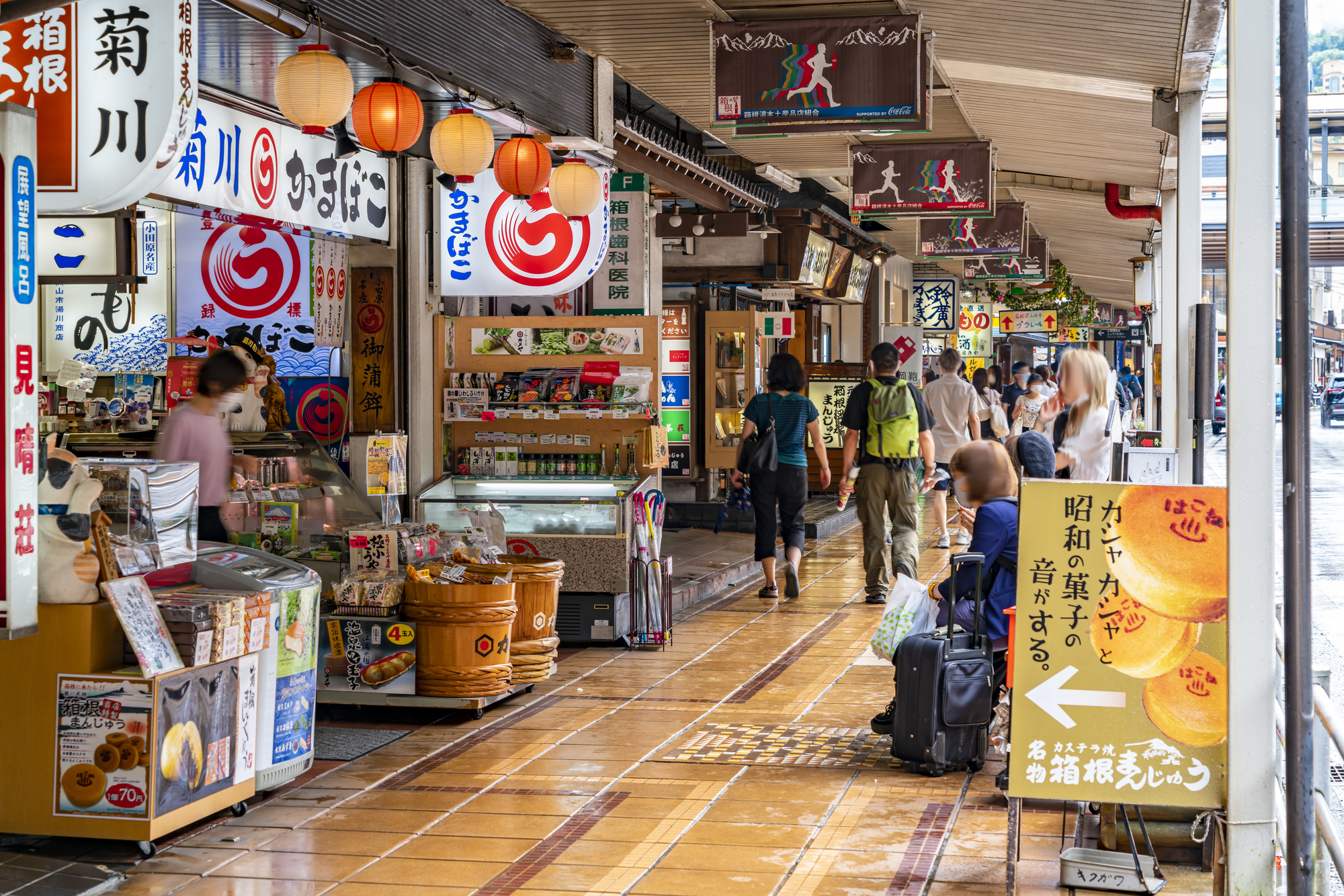 Hakone-Yumoto Area: How to Walk Through the Onsen Town and Street Food Etiquette