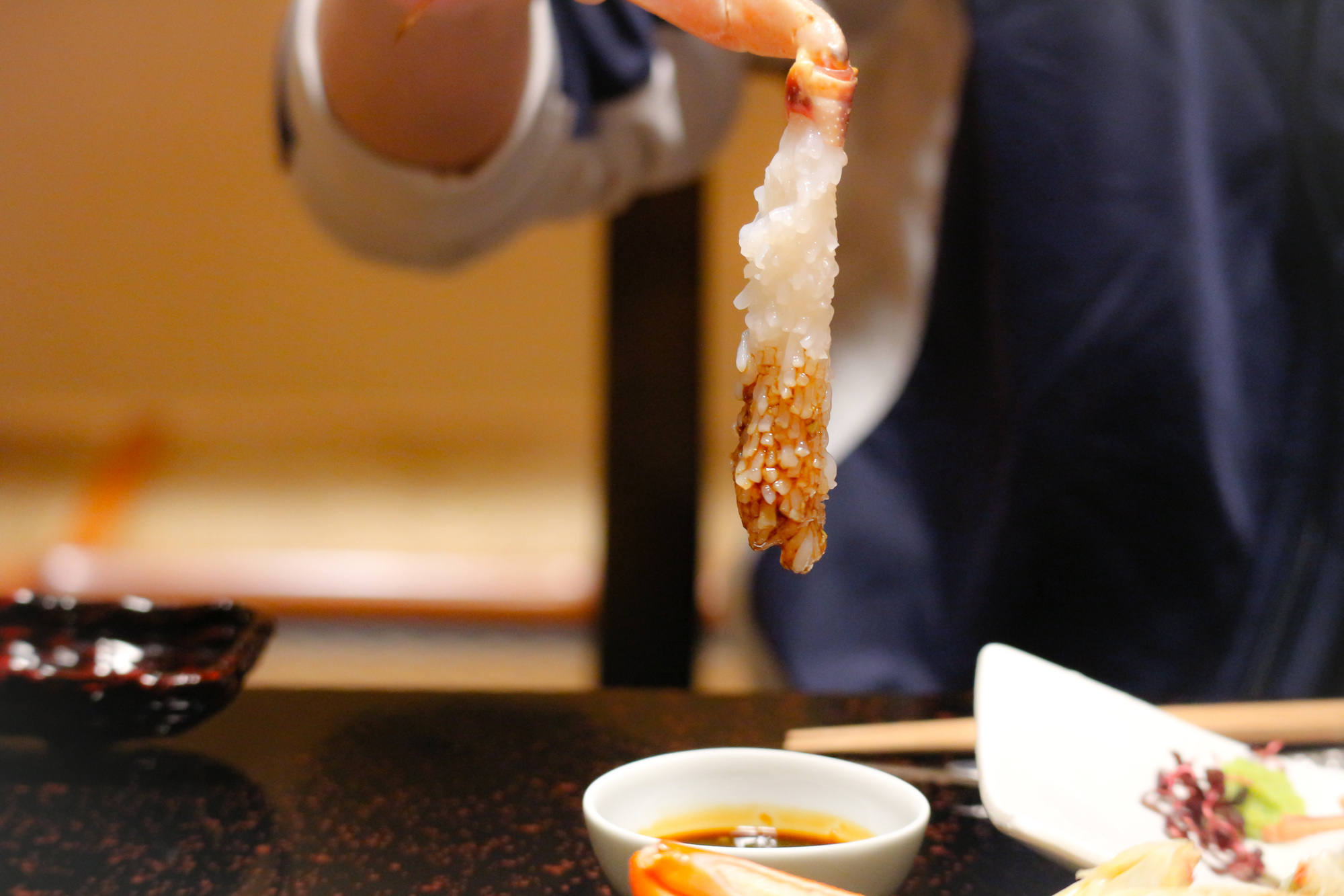 4-3. A Full Course of Winter Delicacies: Crab Sashimi, Grilled Crab, and Crab Hot Pot